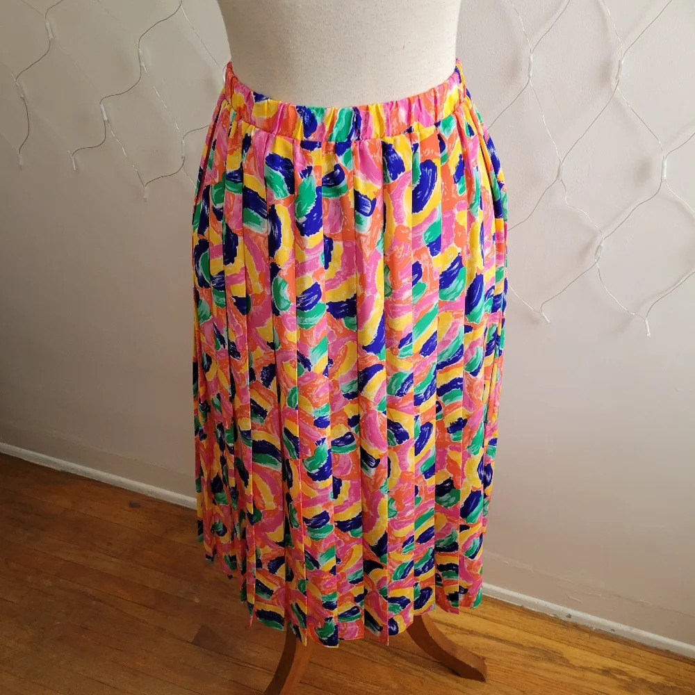 •Vintage Pleated Skirt • Midi Length • Colorful • Estimates Size Small